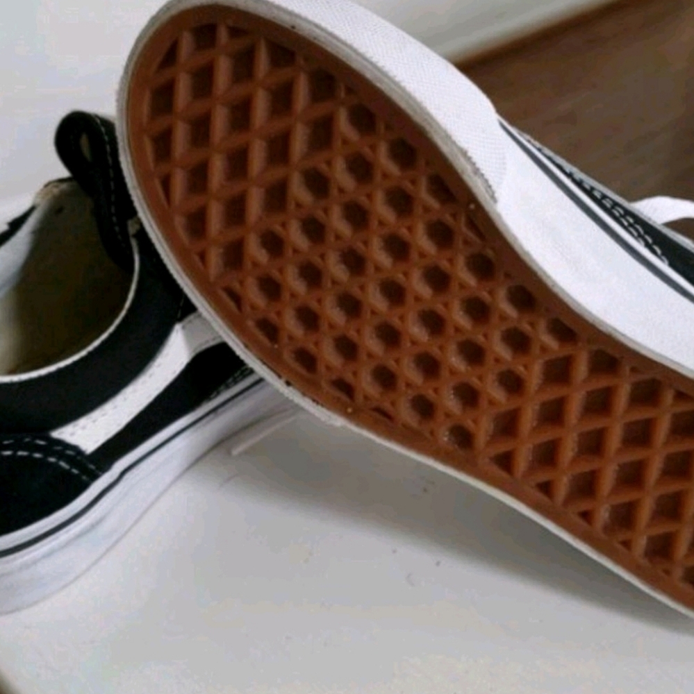 Vans - Picture 3 of 4